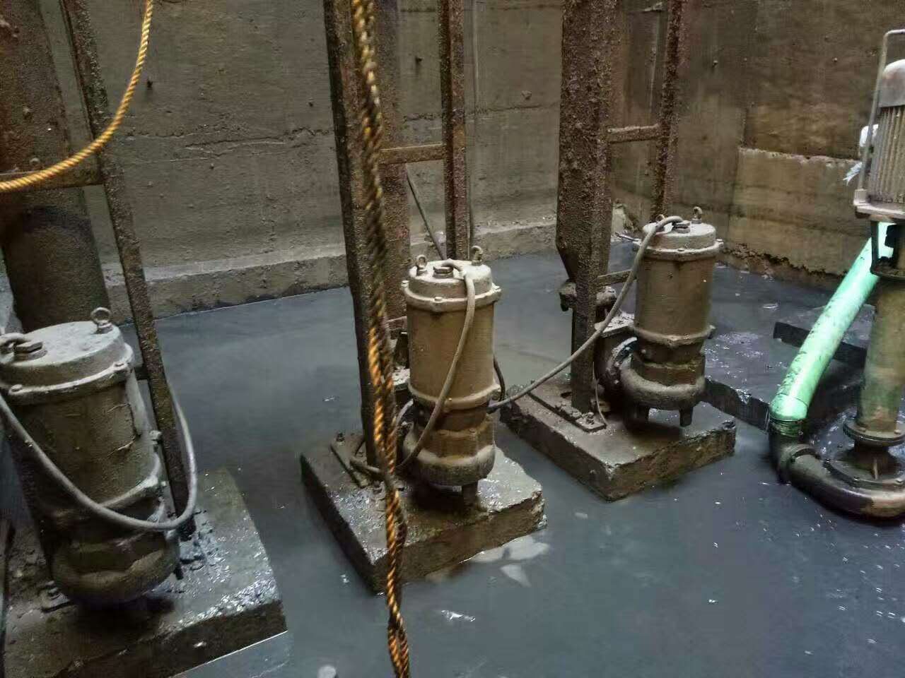 文峰污水池清理