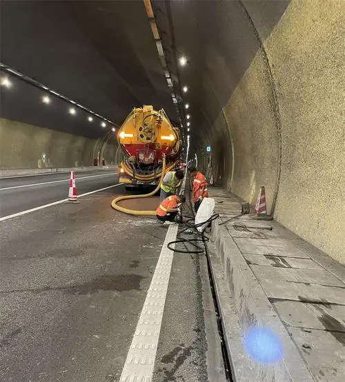 文峰隧道排水渠清淤